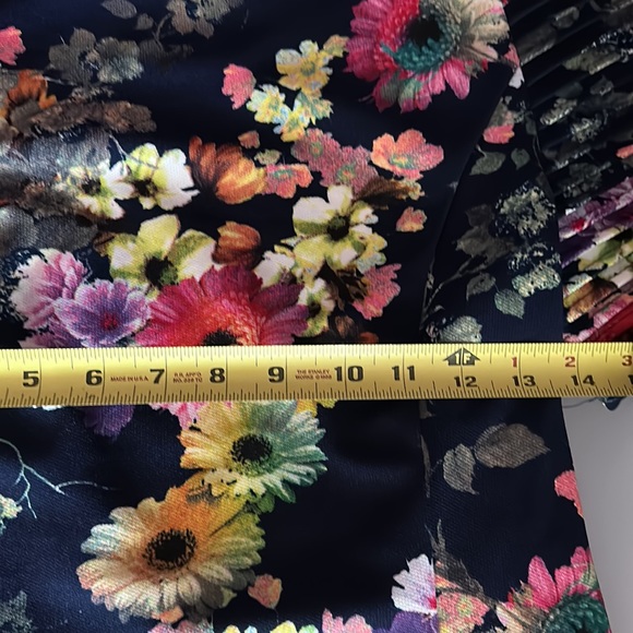 Gracia Floral Short Sleeve Ribbed Sleeve Top - Picture 9 of 11